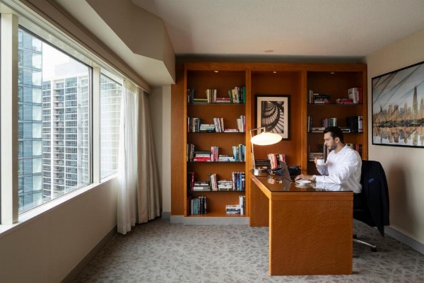 Swissotel Chicago image 43